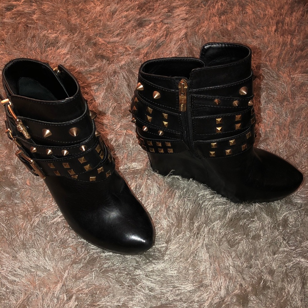 BCBGeneration Aspen Ankle Wedges